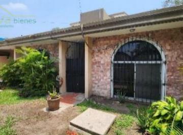 Casa · 513m² · 3 Recámaras · 2 Estacionamientos · Venta Casa Cacalilao, Col. Petrolera, Tampico