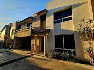 Casa · 204m² · 2 Recámaras · 2 Estacionamientos · Casa en Privada en Zona Residencial