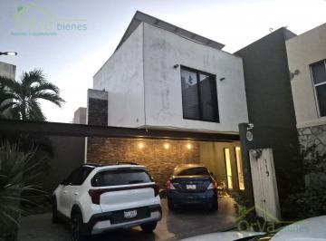 Casa · 228m² · 3 Recámaras · 2 Estacionamientos · Casa Venta Residencial del Parque, Cd. Madero, Tam.