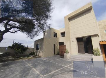 Casa en condominio · 293m² · 4 Recámaras · 4 Estacionamientos · Casa Moderna Venta con Jardin Corregidora Queretaro