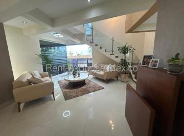 Casa de 3 habitaciones, Querétaro · Casa con 3 Recámaras, Cuarto de Servicio, Alberca, Jacuzzi, Área de Tv. Punta Juriquilla - Venta