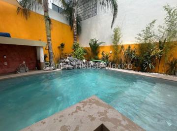 Casa de 3 habitaciones, Querétaro · Venta. Casa con Jacuzzi, Área de Tv, 3 Recámaras, Cuarto de Servicio, Alberca - Punta Juriquilla