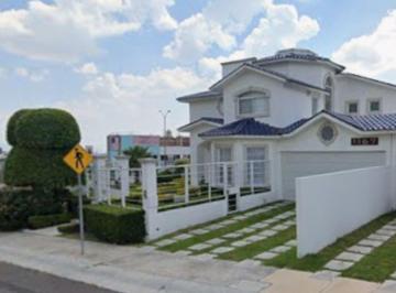 Casa de 3 habitaciones, Querétaro · Vrz Hermosa Casa en Blvd. Juríca La Campana