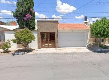 Casa de 4 habitaciones, Chihuahua · Hermosa Casa en San Felipe V Etapa de 260 m²