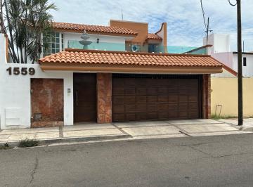 Casa · 5 Recámaras · Casa Exclusiva Renta Las Quintas, Chihuahua – con Patio y Terraza