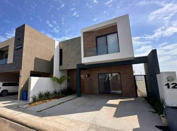 Casa de 3 habitaciones, Alvarado · Casa Hermosa en Lomas de La Rioja, Alvarado, con Vista a La Laguna