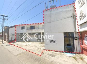 Local comercial · 330m² · 4 Estacionamientos · Local en Unidad Nacional