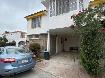Casa · 180m² · 3 Recámaras · 2 Estacionamientos · Casa en Renta en Fracc. con Alberca Real Campestre, Altamira Tamaulipas.