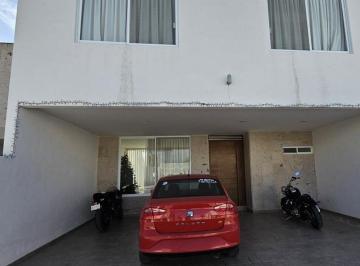 Casa en condominio · 210m² · 3 Recámaras · 3 Estacionamientos · Casa en Venta en Condominio en Rincón I Al Norponiente de Aguascalientes