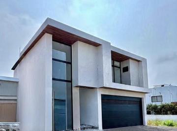 Casa · 3 Recámaras · 2 Estacionamientos · Casa con Alberca en Venta en Punta Tiburón