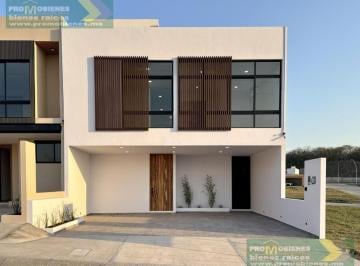 Casa · 268m² · 3 Recámaras · 2 Estacionamientos · Casa Nueva de Lujo en Venta I Lomas del Dorado