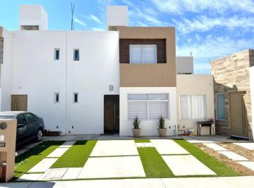 Casa de 4 habitaciones, San Luis Potosí · Venta de Casa en Fraccionamiento Privado Villa de Pozos.