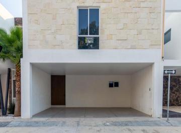 Casa · 256m² · 4 Recámaras · Casa - Fraccionamiento Cerrada de La Mezquitera