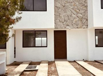 Casa · 111m² · 3 Recámaras · 2 Estacionamientos · Casa de Lujo en Ciudad Maderas Marqués, Querétaro