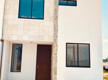 Casa · 111m² · 3 Recámaras · 2 Estacionamientos · Casa de Lujo en Ciudad Maderas Marqués, Querétaro