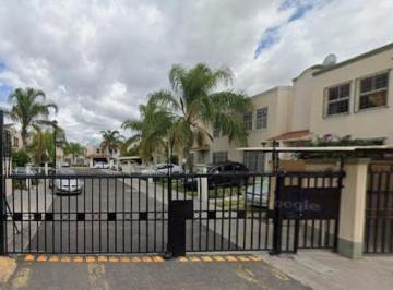 Casa en condominio · 110m² · 2 Recámaras · 1 Estacionamiento · Casa en Privada Lirio Av Bellavista en Santiago de Queretaro!