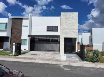 Casa de 3 habitaciones, Querétaro · Casa en Venta o Renta en Fraccionamiento Condesa Juriquilla