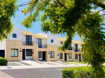 Casa · 121m² · 4 Recámaras · 2 Estacionamientos · Casa con 4ta Recamara en Planta Baja, en Venta, Zakia Queretaro