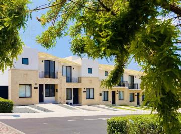 Casa · 110m² · 3 Recámaras · 2 Estacionamientos · Casa en Venta, Sala Tv en Pb, en Privada en Zakia Querétaro