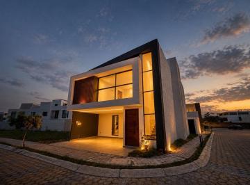 Casa · 270m² · 4 Recámaras · 2 Estacionamientos · Casa en Venta en Lomas de Angelopolis III, Cascatta, Puebla.