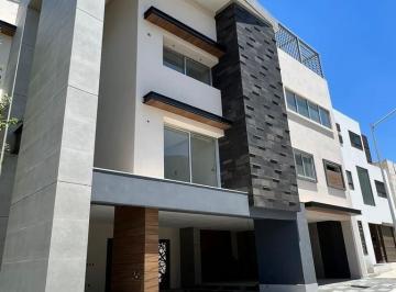 Casa · 870m² · 6 Recámaras · 5 Estacionamientos · Casa en Venta Valle de Cumbres Premier