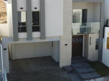 Casa · 268m² · 3 Recámaras · 2 Estacionamientos · Venta | Casa Frente a Parque en Fraccionamiento Asturias Residencial