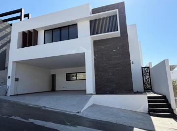 Casa · 355m² · 3 Recámaras · 3 Estacionamientos · Casa en Venta en Castaños del Vergel, Carretera Nacional