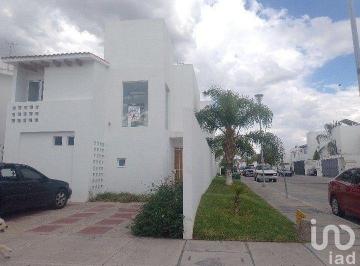 Casa · 130m² · 3 Recámaras · 2 Estacionamientos · Casa en Venta en Tercer Anillo Norte, Aguascalientes - en Coto