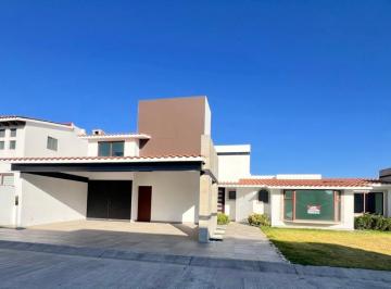 Casa · 298m² · 3 Recámaras · 3 Estacionamientos · Fracc Hacienda San Antonio - Metepec