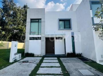 Casa en condominio · 180m² · 3 Recámaras · 2 Estacionamientos · Casa en Renta, Col. Valle Imperial, Zapopan, Jal.