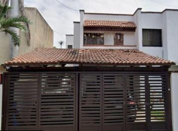 Casa de 3 habitaciones, Mérida · Hermosa Casa en Venta de Dos Pisos en Mérida Yucatán