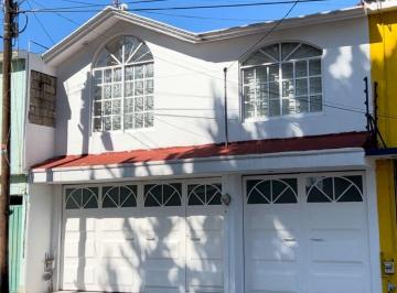 Casa de 4 habitaciones, Metepec · Casa en Venta en Metepec 5 Mins de La Estación del Tren | 266 m² Construcción | Aplica Créditos