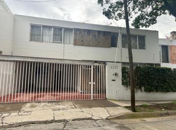 Casa de 4 habitaciones, Guadalajara · Col. Providencia, Casa Suelo Mixto en Venta