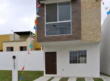 Casa · 235m² · 3 Recámaras · 2 Estacionamientos · Casa en Venta en Paseo de Floresta