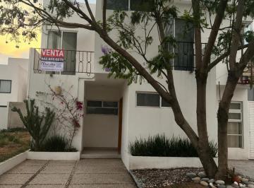Casa · 215m² · 4 Recámaras · 2 Estacionamientos · Venta Casa de Autor La Cima en El Nuevo Refugio Queretaro