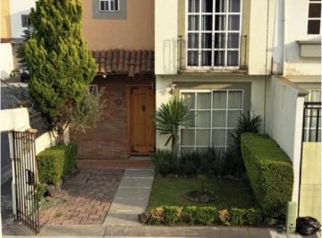 Casa de 3 habitaciones, Toluca · Casa en Venta en Esquina con Habitación en Planta Baja en Hacienda del Valle L