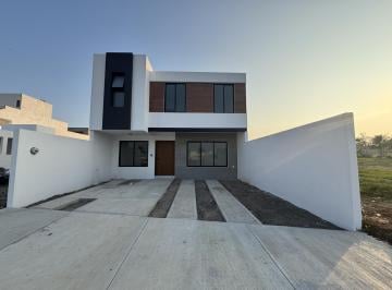 Casa · 174m² · 4 Recámaras · 2 Estacionamientos · Casa en Venta Lomas del Dorado Boca del Rio, Veracruz