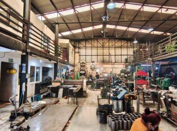 Bodega comercial , Azcapotzalco · Bodega con Uso de Suelo Mixto en Azcapotzalco, Cerca Metro Camarones