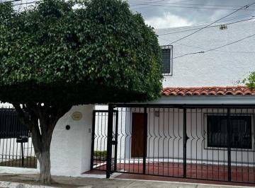 Casa de 4 habitaciones, Guadalajara · Casa en Renta $34,000solo Para Oficinas a Puerta Cerrada, Sobre Av Mascarones, Jardines del Cou