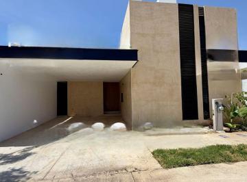 Casa en condominio · 320m² · 3 Recámaras · 2 Estacionamientos · Casa en Venta en Xcanatun Merida
