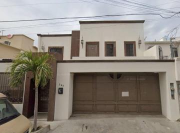 Casa de 4 habitaciones, La Paz · Casa con 213 m² de Terreno y 4 Recámaras en Venta, Las Garzas!