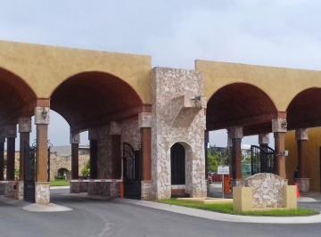 Casa · 350m² · 3 Recámaras · 2 Estacionamientos · Casa en Renta Tierra Santa Saltillo