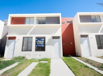 Casa · 69m² · 3 Recámaras · 1 Estacionamiento · Venta de Casa en Treboles