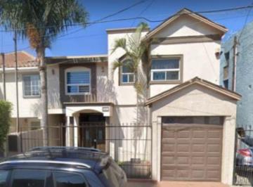 Casa de 3 habitaciones, Tijuana · Casa con 3 Recámaras y 360 m² de Terreno en Venta en Costa de Oro