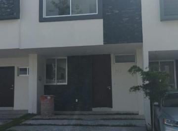 Casa de 3 habitaciones, Zapopan · Casa con 3 Recámaras en Venta en Real de Valdepeñas