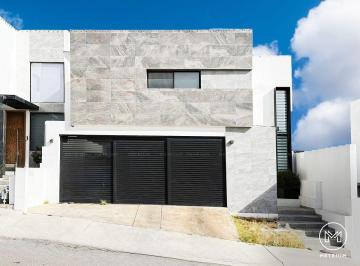 Casa de 4 habitaciones, Chihuahua · Casa en Venta Monte Caleres con Recamara en Planta Baja, Equipada en Zona Reliz