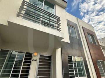Casa de 3 habitaciones, Zapopan · Casa en Venta en Jardínes del Valle