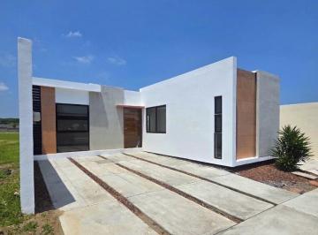 Casa · 96m² · 2 Recámaras · 2 Estacionamientos · Casa de Una Planta en Fraccionamiento Lomas del Mediterráneo