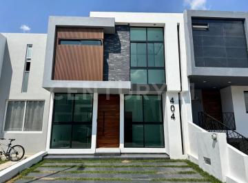 Casa · 215m² · 3 Recámaras · 2 Estacionamientos · Casa en Venta en Casafuerte, Tlajomulco de Zuñiga
