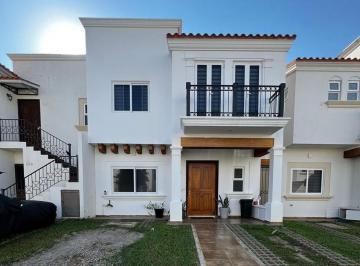 Casa · 3 Recámaras · 2 Estacionamientos · Casa en Mediterraneo Residencial, Mazatlán, Sinaloa.